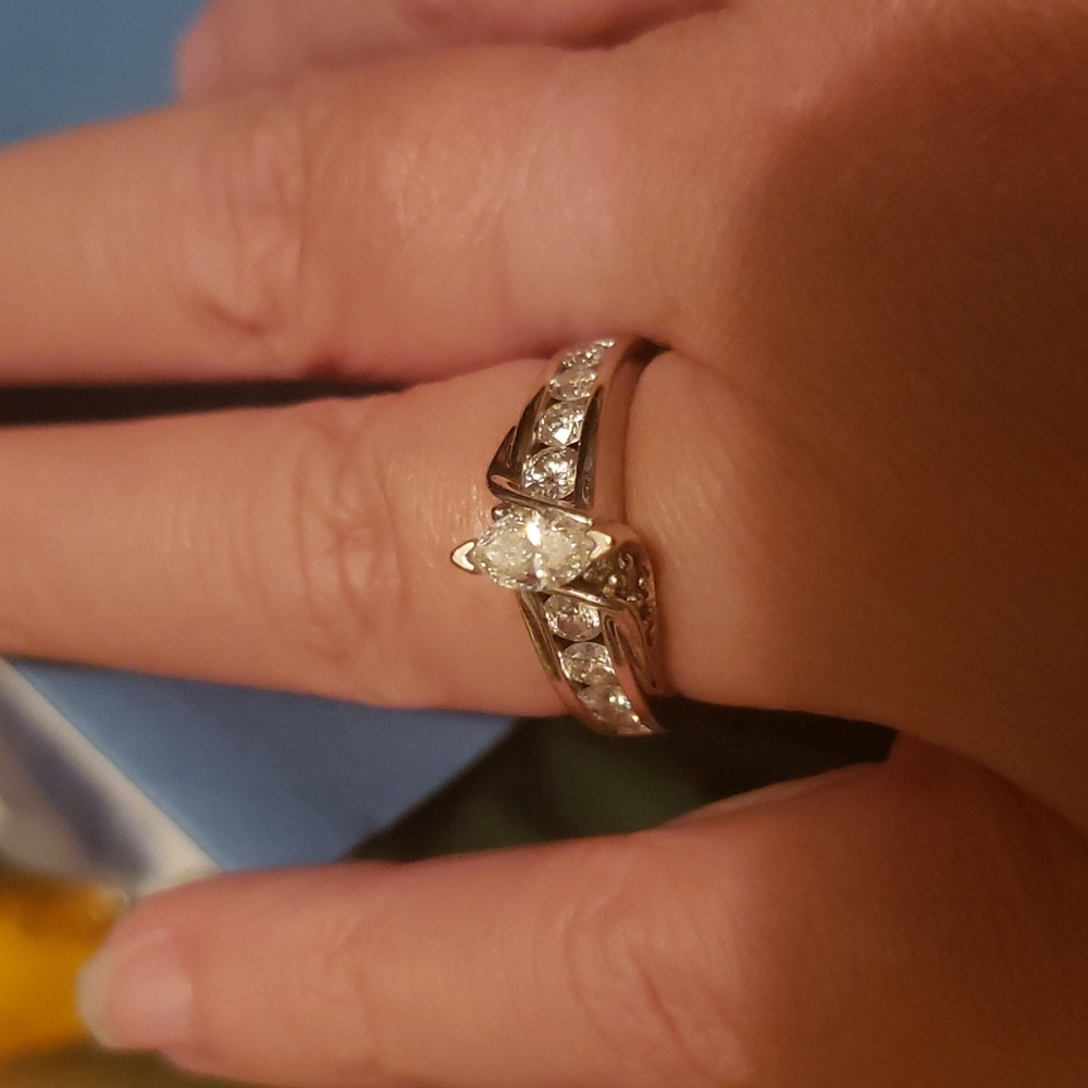 14K white gold diamond ring - Picture 7 of 7